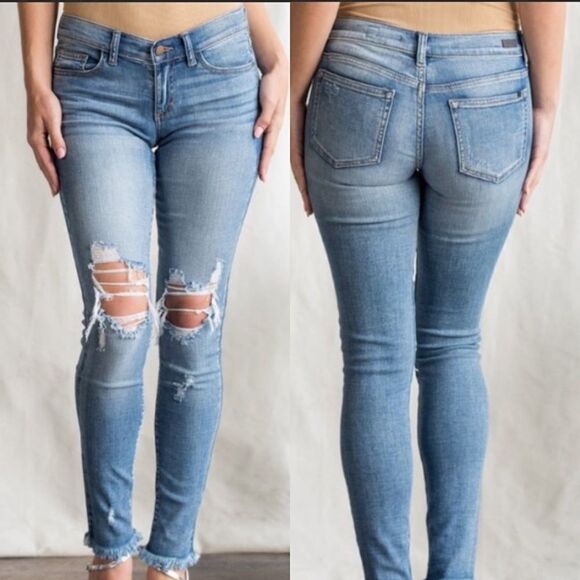 Sneak Peek Low-rise Distressed Skinny Jeans - Picture 2 of 9